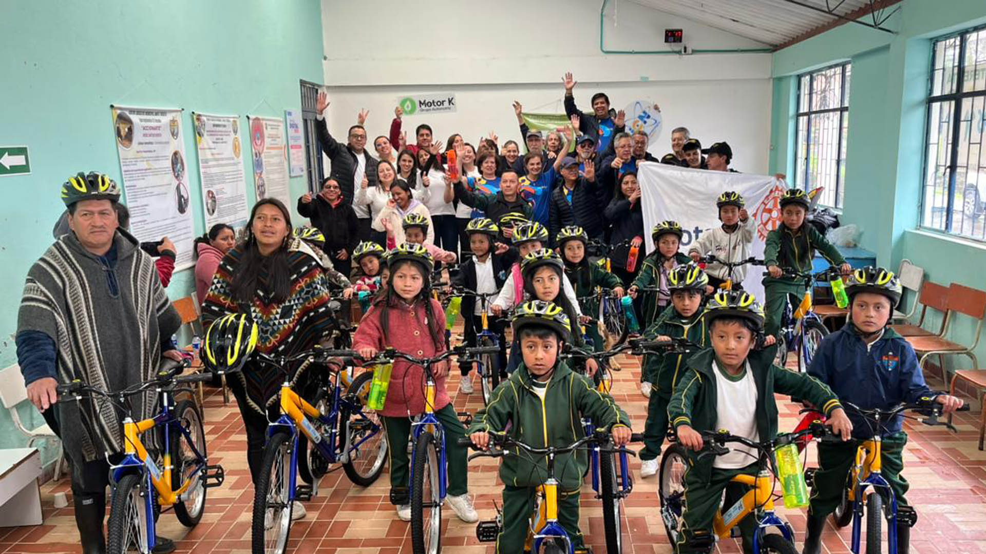 El ICN comprometido con la responsabilidad social, se une a  campaña Rotary Pinta en jornada educativa y entrega de bicicletas a niños del Encano.